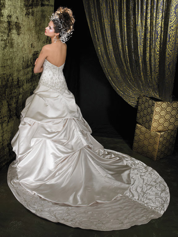 Orifashion HandmadeRomantic Embroidered and Beaded Wedding Dress